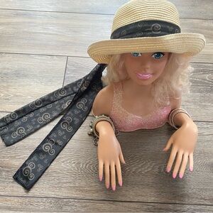 Authentic Disney Parks/ Women’s Adult hat Size/ 100% Natural Straw✨Host Pick